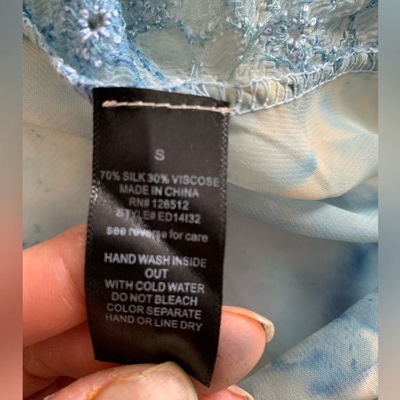 NWT Aratta Powder Blue Lace V-Neck Floral Overlay Silk Blouse - Picture 10 of 16